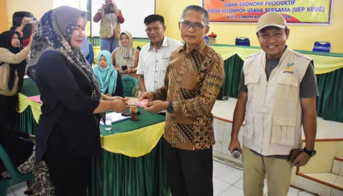 Pemkot Gorontalo Salurkan Bantuan untuk 152 Kelompok Usaha