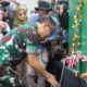 Komandan Korem 133 Nani Wartabone, Brigjen TNI Hari Pahlawantoro saat melakukan uji coba aliran air bersih yang merupakan program TNI Manunggal Air Bersih di Desa Timbuolo Timur, Kecamatan Botupingge, Rabu (4/12/2024). (Foto Adit/Prokopim)