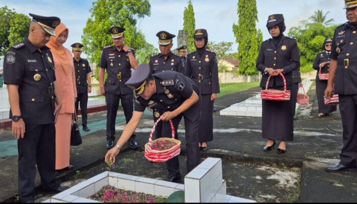 Imigrasi Gorontalo Gelar Upacara Tabur Bunga untuk Kenang Jasa Pahlawan