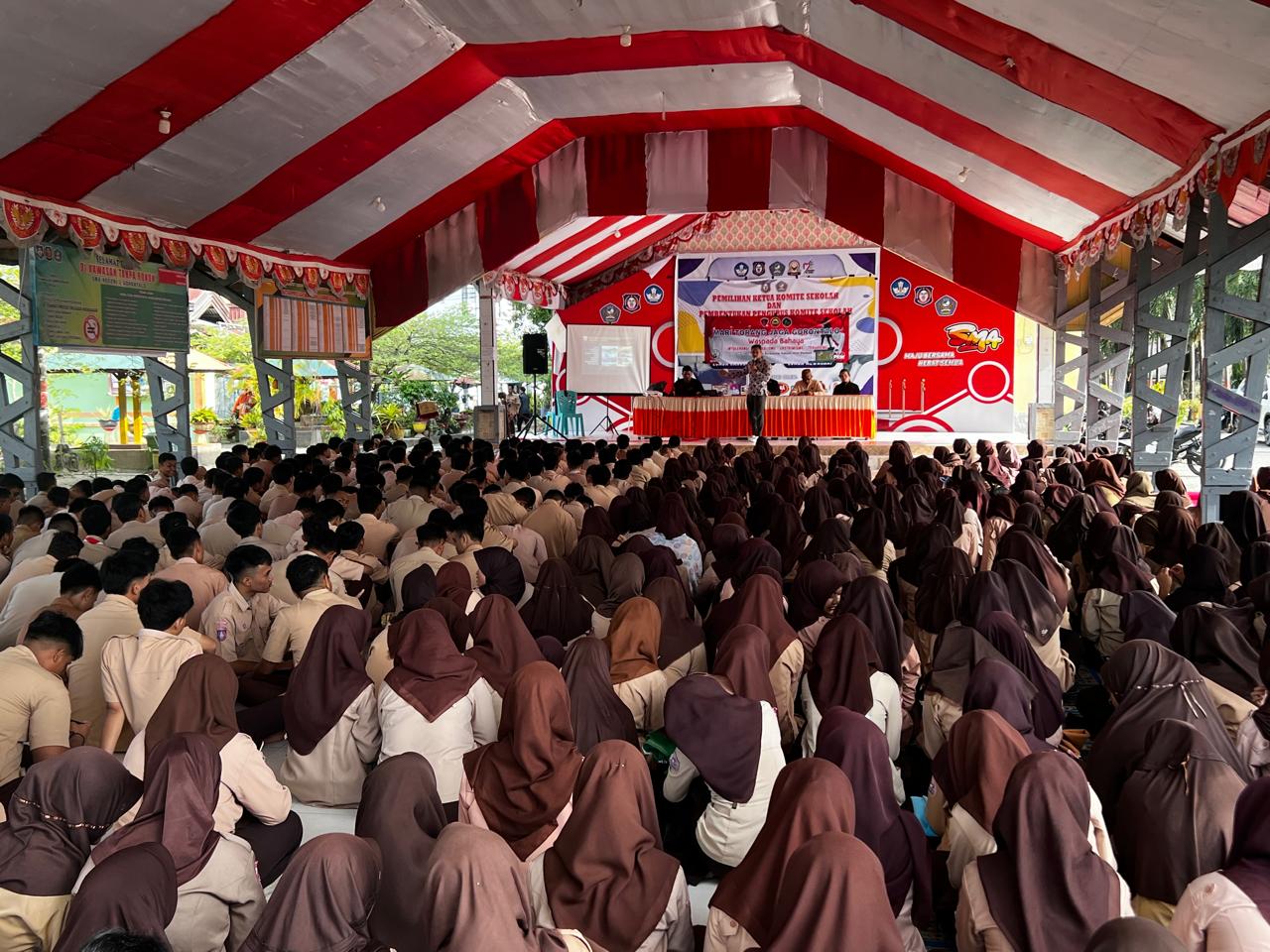 Tim Pencegahan Satgaswil Gorontalo dari Detasemen Khusus 88 Anti Teror (Densus 88 AT) saat memberikan materi di lingkungan SMA 3 Kota Gorontalo (Foto : Ist)