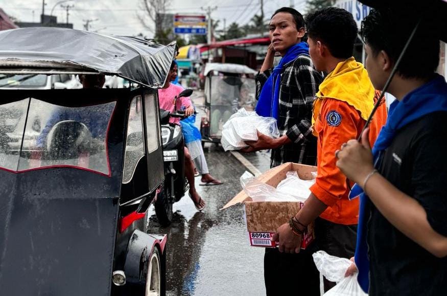 Mapala Mohuyula UMGO Berbagi Takjil , Berbagai Berkah di Bulan Ramadhan