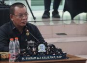 Fikram Salilama Soroti Penumpukan Sampah di Jembatan Ampi Saat Reses di Sipatana