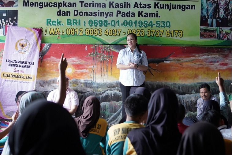 Nilai Kebangsaan Diperkenalkan Melalui Dialog, Senator Elisa Ermasari, S.Mn Kunjungi Panti Bintang Terampil