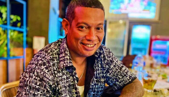 Rumah Warga Kayu Tiga Diserang Massa Bersenjata Tajam, Robi Sounawe Soroti Dugaan Keterlibatan Oknum Polisi