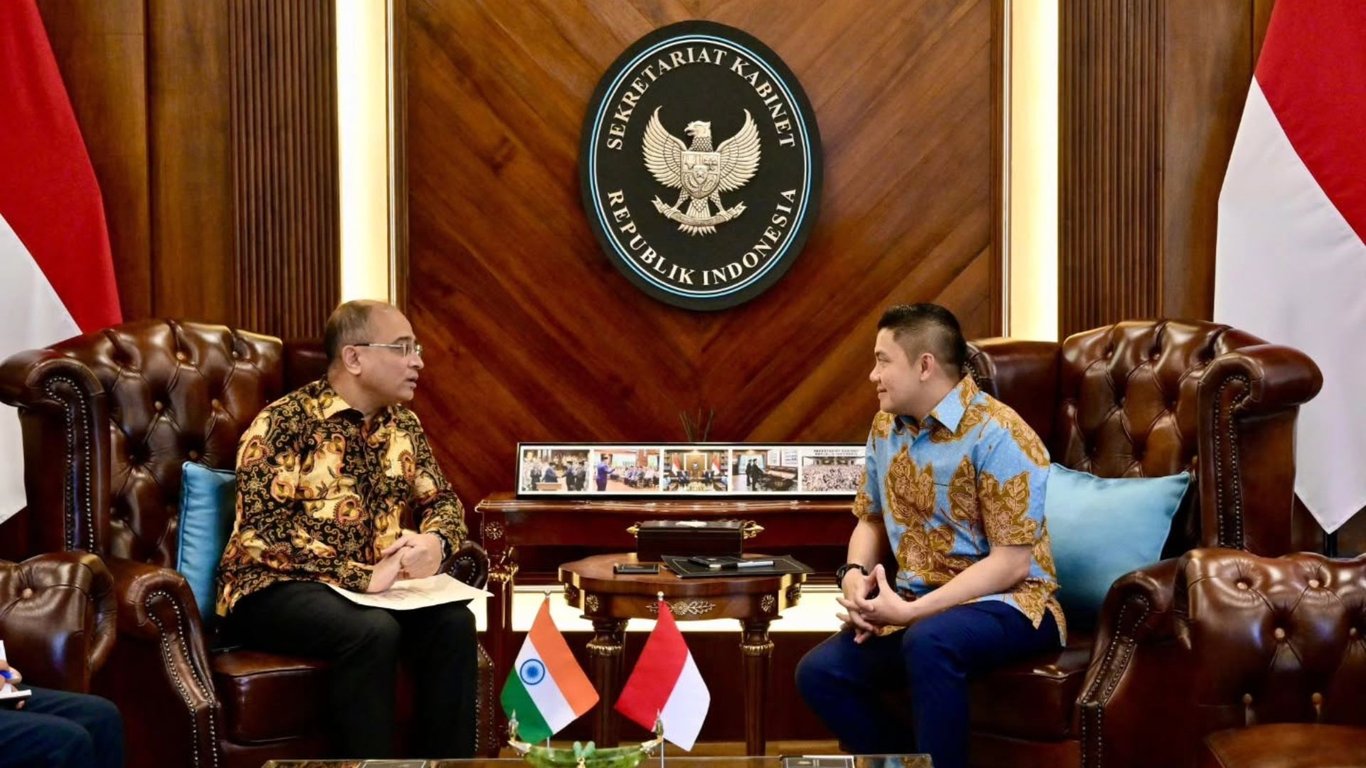 Dubes India Temui Seskab Teddy, Bahas Persiapan Kunjungan PM Narendra Modi ke Indonesia